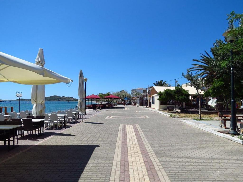 Holiday Apartment Sombrero Néa Péramos Zewnętrze zdjęcie